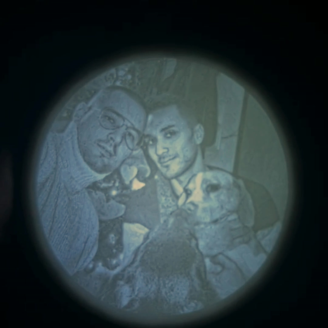 Pallina luminosa MatTony accesa con una foto di famiglia in litofania